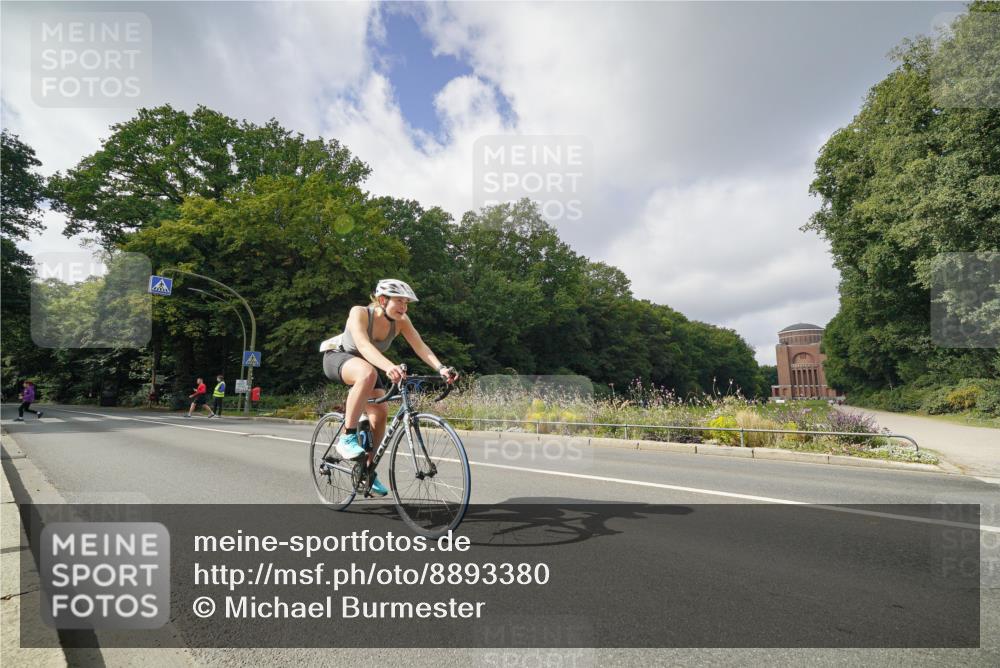 14.09.2025 - Stadtparktriathlon Michael Burmester http://msf.ph/oto/8893380 14.09.2025 11:48:30 Radfahren 964, 967, 1053, 1089 meine-sportfotos.de