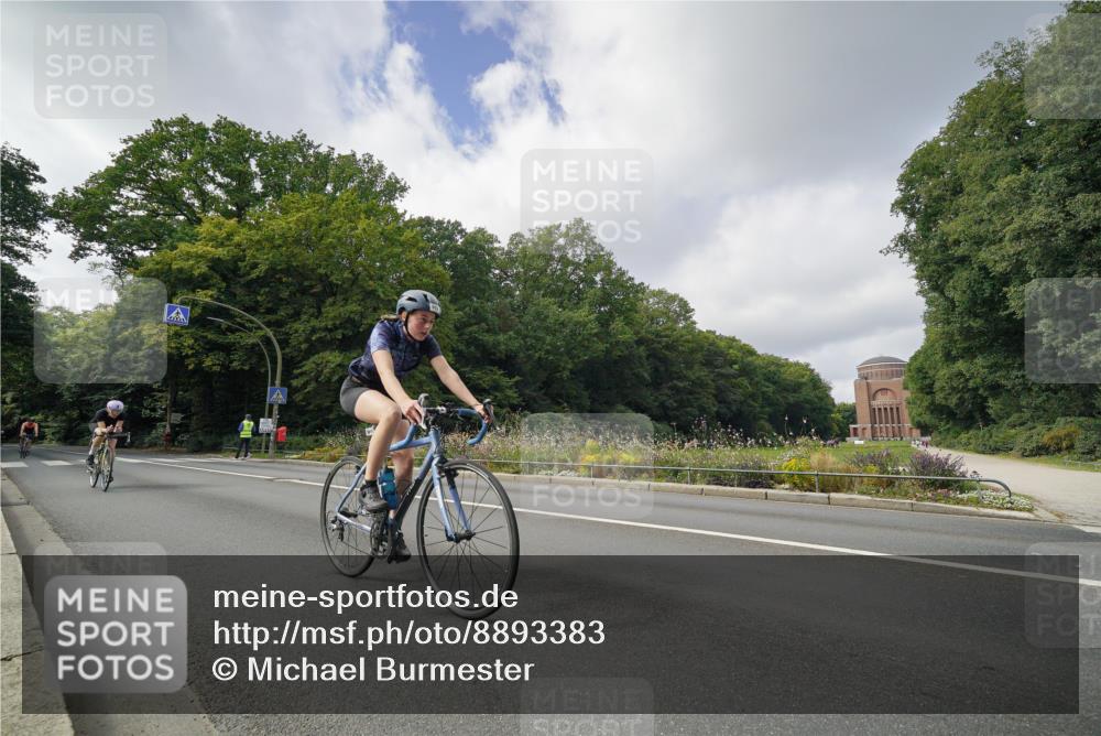 14.09.2025 - Stadtparktriathlon Michael Burmester http://msf.ph/oto/8893383 14.09.2025 11:48:42 Radfahren 950, 951, 992, 1022, 1071 meine-sportfotos.de