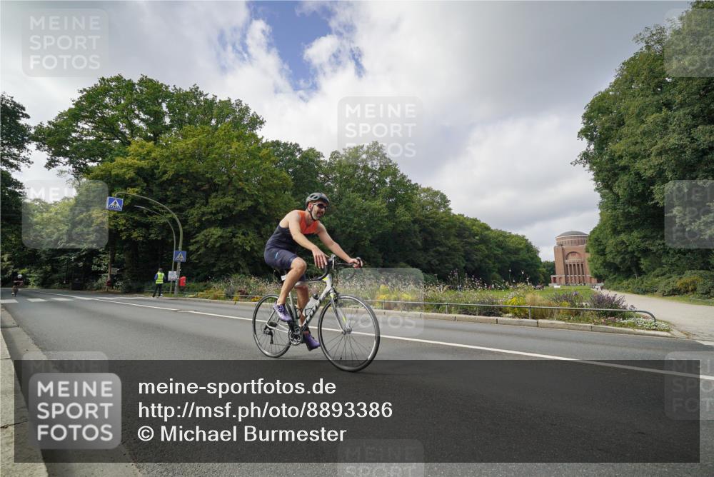 14.09.2025 - Stadtparktriathlon Michael Burmester http://msf.ph/oto/8893386 14.09.2025 11:48:45 Radfahren 950, 951, 992, 1022, 1071 meine-sportfotos.de