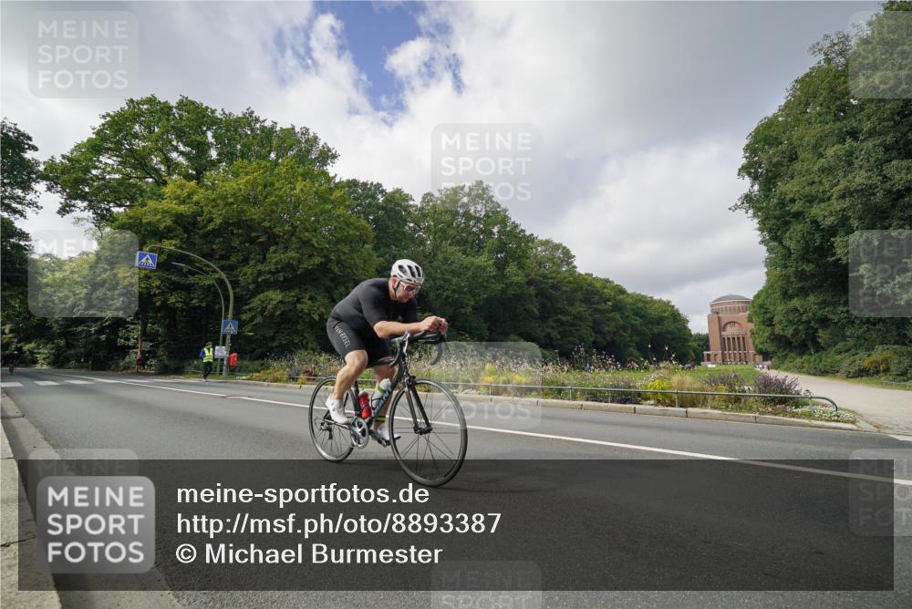14.09.2025 - Stadtparktriathlon Michael Burmester http://msf.ph/oto/8893387 14.09.2025 11:48:48 Radfahren 951, 1019, 1022, 1071 meine-sportfotos.de
