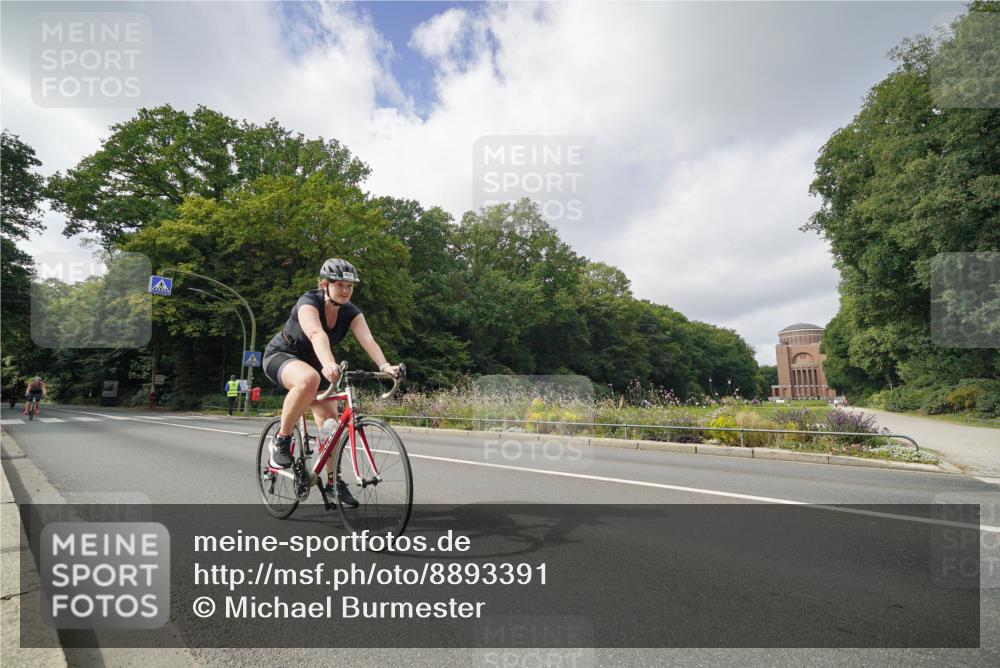 14.09.2025 - Stadtparktriathlon Michael Burmester http://msf.ph/oto/8893391 14.09.2025 11:49:01 Radfahren 929, 942, 957, 1019, 1072, 1092 meine-sportfotos.de