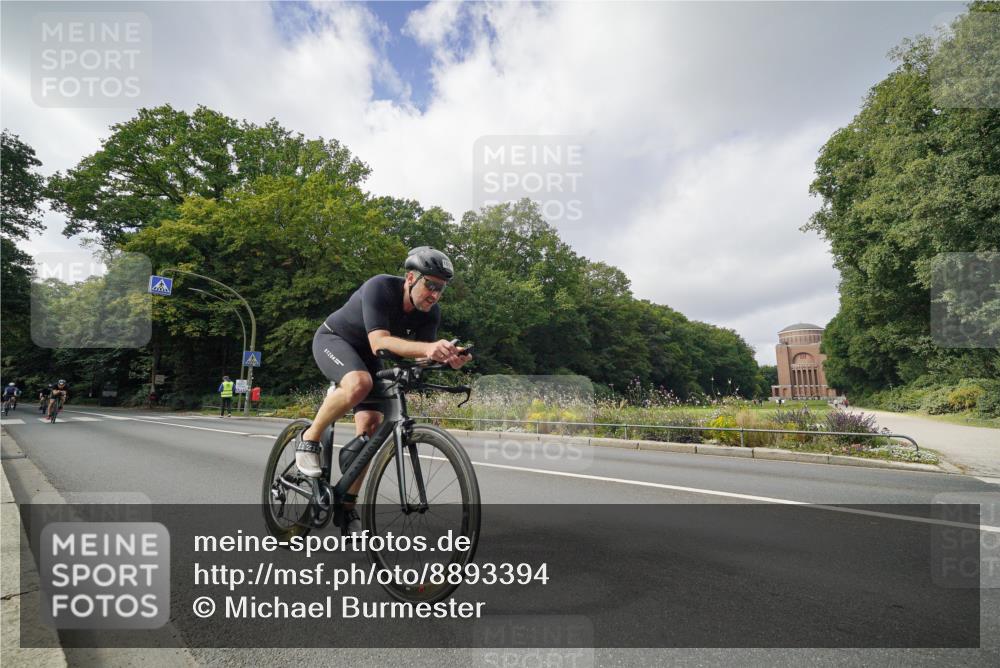 14.09.2025 - Stadtparktriathlon Michael Burmester http://msf.ph/oto/8893394 14.09.2025 11:49:07 Radfahren 942, 945, 957, 966, 1072, 1076, 1092 meine-sportfotos.de