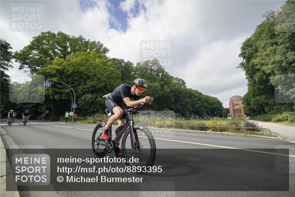 14.09.2025 - Stadtparktriathlon Michael Burmester http://msf.ph/oto/8893395 14.09.2025 11:49:08 Radfahren 942, 945, 966, 1072, 1076, 1092 meine-sportfotos.de