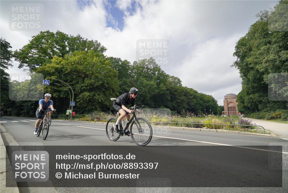 14.09.2025 - Stadtparktriathlon Michael Burmester http://msf.ph/oto/8893397 14.09.2025 11:49:10 Radfahren 942, 945, 966, 1001, 1072, 1076, 1092, 1113 meine-sportfotos.de