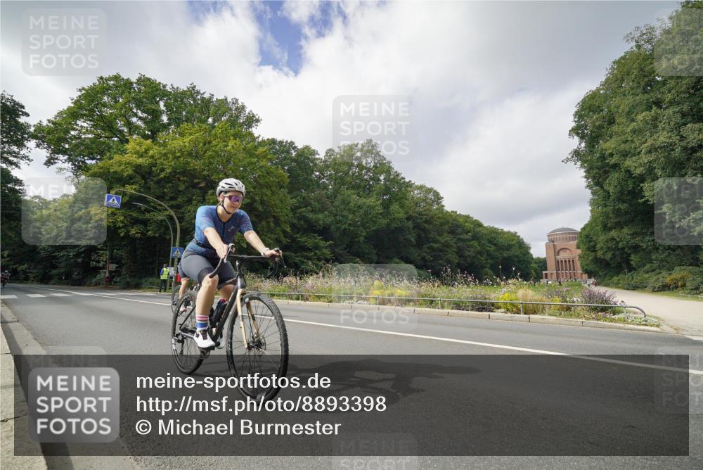 14.09.2025 - Stadtparktriathlon Michael Burmester http://msf.ph/oto/8893398 14.09.2025 11:49:11 Radfahren 945, 966, 1001, 1072, 1076, 1082, 1092, 1113 meine-sportfotos.de