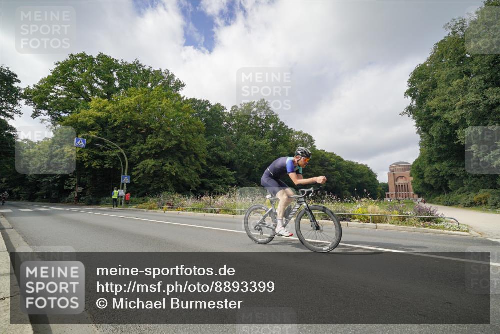 14.09.2025 - Stadtparktriathlon Michael Burmester http://msf.ph/oto/8893399 14.09.2025 11:49:11 Radfahren 945, 966, 1001, 1072, 1076, 1082, 1092, 1113 meine-sportfotos.de