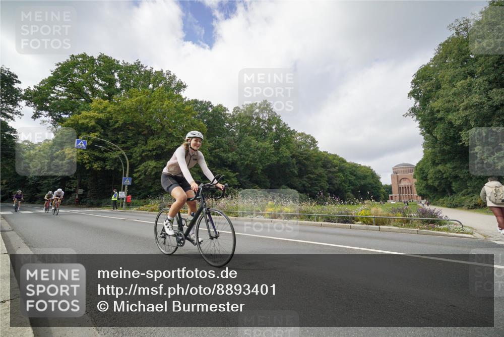 14.09.2025 - Stadtparktriathlon Michael Burmester http://msf.ph/oto/8893401 14.09.2025 11:49:17 Radfahren 945, 1001, 1002, 1023, 1076, 1082, 1113 meine-sportfotos.de