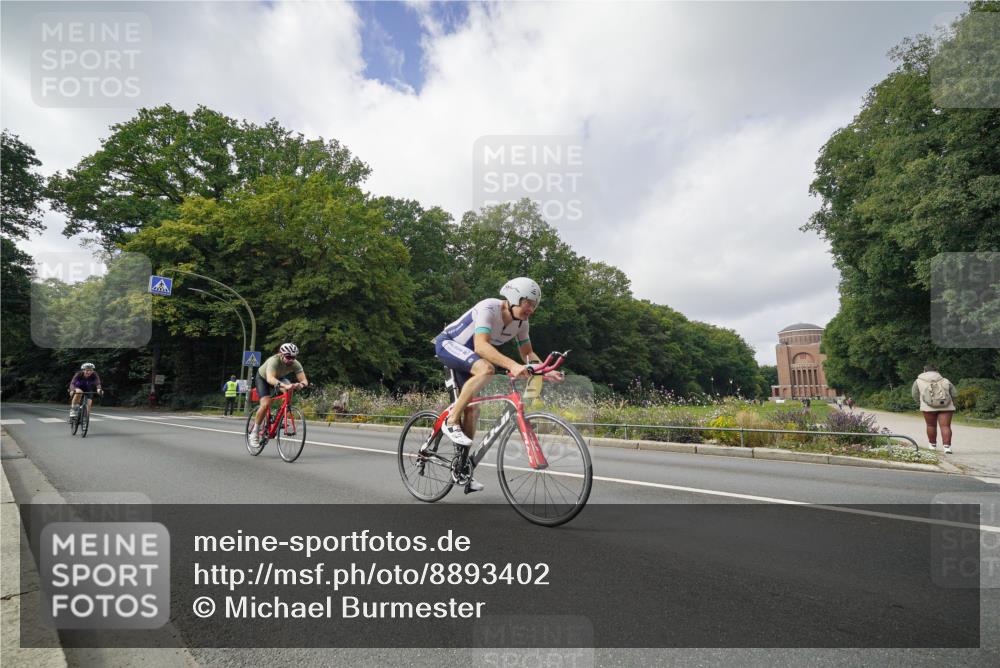 14.09.2025 - Stadtparktriathlon Michael Burmester http://msf.ph/oto/8893402 14.09.2025 11:49:19 Radfahren 972, 1001, 1002, 1023, 1082, 1113 meine-sportfotos.de