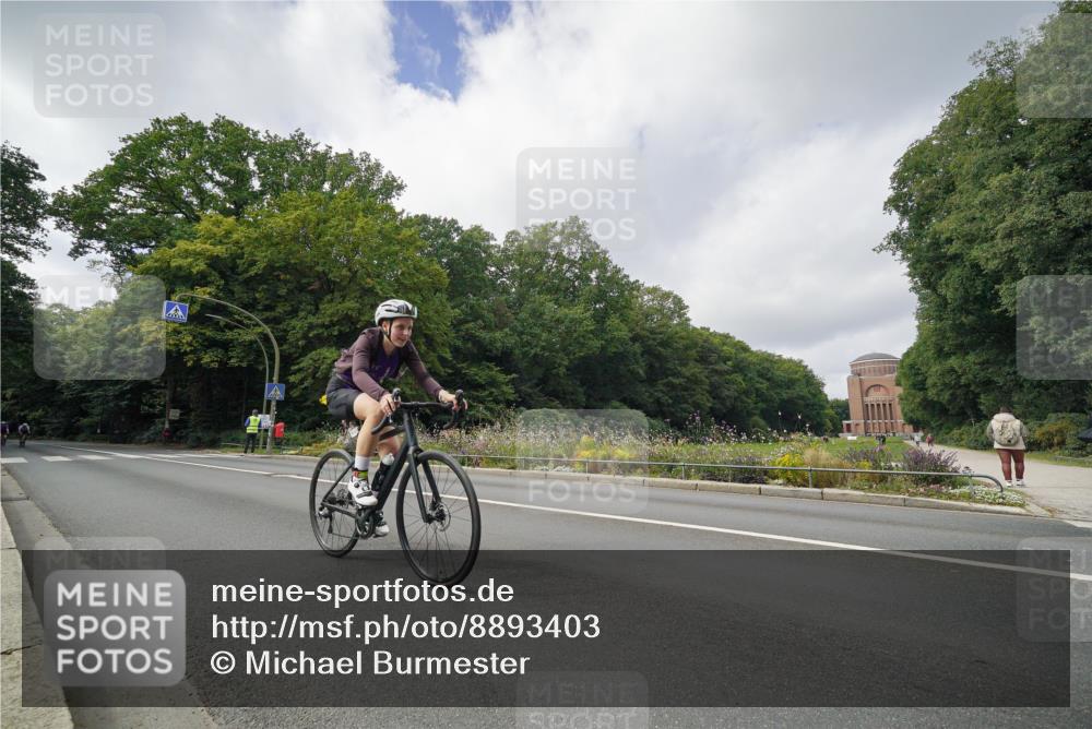 14.09.2025 - Stadtparktriathlon Michael Burmester http://msf.ph/oto/8893403 14.09.2025 11:49:20 Radfahren 972, 1001, 1002, 1023, 1082, 1113 meine-sportfotos.de