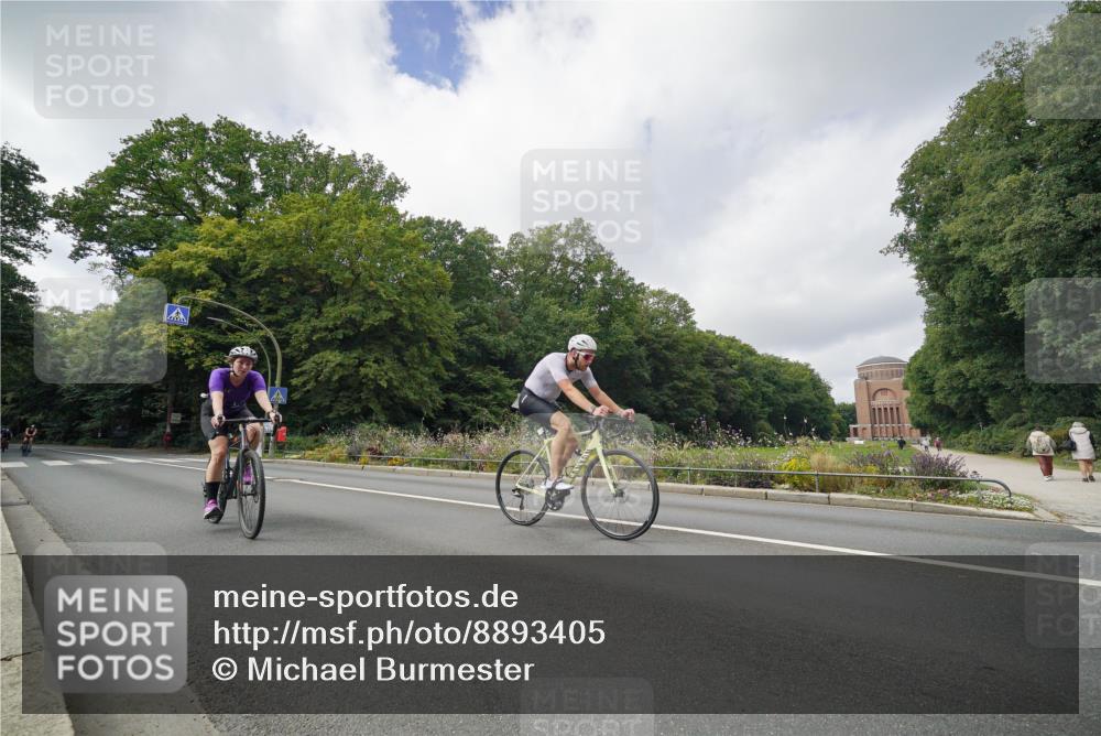 14.09.2025 - Stadtparktriathlon Michael Burmester http://msf.ph/oto/8893405 14.09.2025 11:49:25 Radfahren 930, 948, 972, 1002, 1023, 1050, 1082 meine-sportfotos.de
