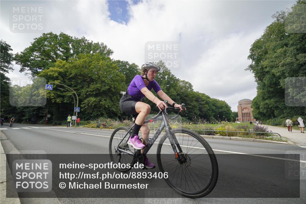 14.09.2025 - Stadtparktriathlon Michael Burmester http://msf.ph/oto/8893406 14.09.2025 11:49:26 Radfahren 930, 948, 972, 1002, 1023, 1050 meine-sportfotos.de