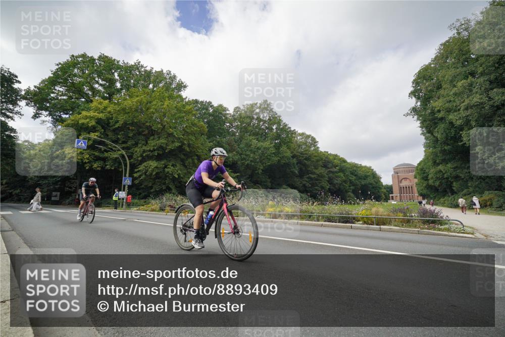 14.09.2025 - Stadtparktriathlon Michael Burmester http://msf.ph/oto/8893409 14.09.2025 11:49:31 Radfahren 930, 948, 972, 1023, 1050 meine-sportfotos.de