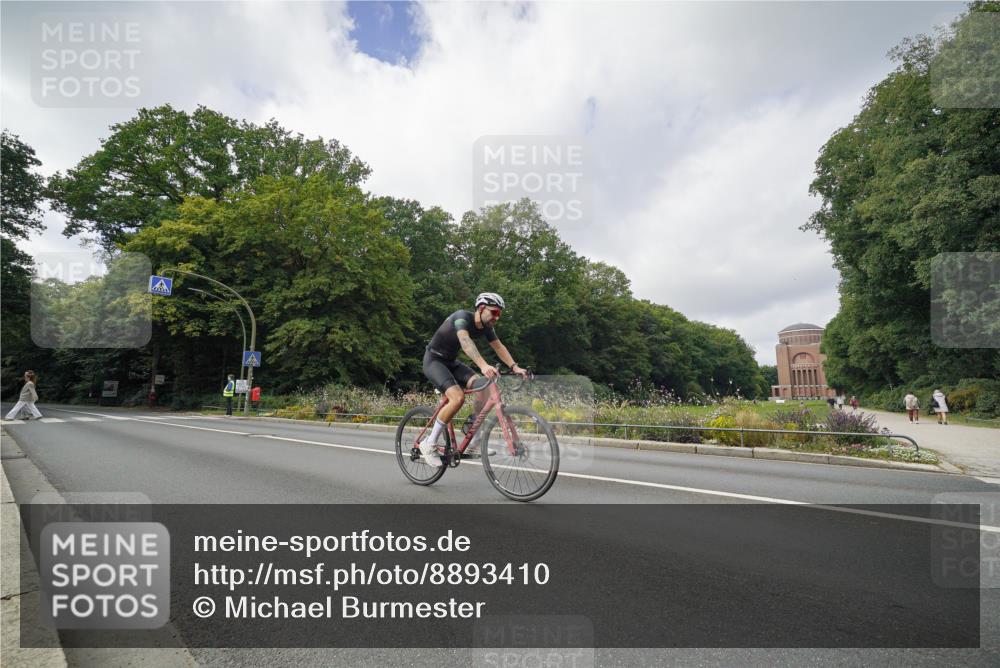 14.09.2025 - Stadtparktriathlon Michael Burmester http://msf.ph/oto/8893410 14.09.2025 11:49:32 Radfahren 930, 948, 972, 1050 meine-sportfotos.de