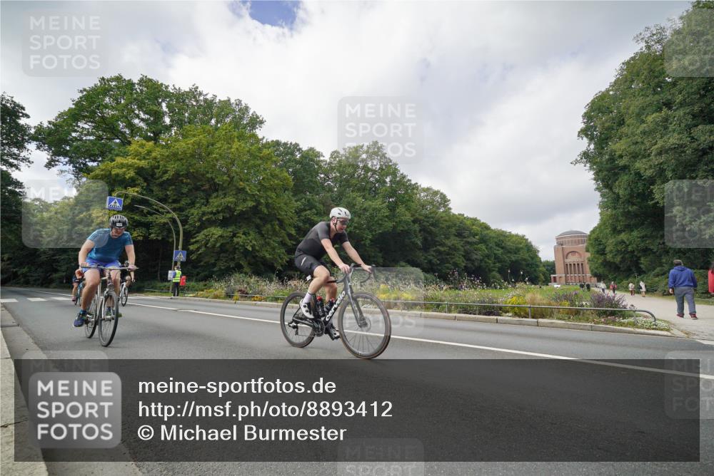 14.09.2025 - Stadtparktriathlon Michael Burmester http://msf.ph/oto/8893412 14.09.2025 11:49:43 Radfahren 1015, 1061, 1098, 1119 meine-sportfotos.de