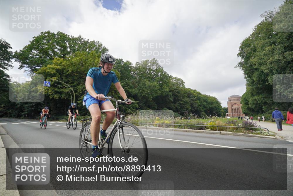 14.09.2025 - Stadtparktriathlon Michael Burmester http://msf.ph/oto/8893413 14.09.2025 11:49:44 Radfahren 1015, 1061, 1098, 1119 meine-sportfotos.de