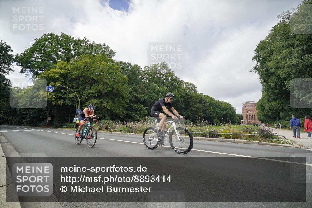 14.09.2025 - Stadtparktriathlon Michael Burmester http://msf.ph/oto/8893414 14.09.2025 11:49:45 Radfahren 1015, 1061, 1098, 1119 meine-sportfotos.de