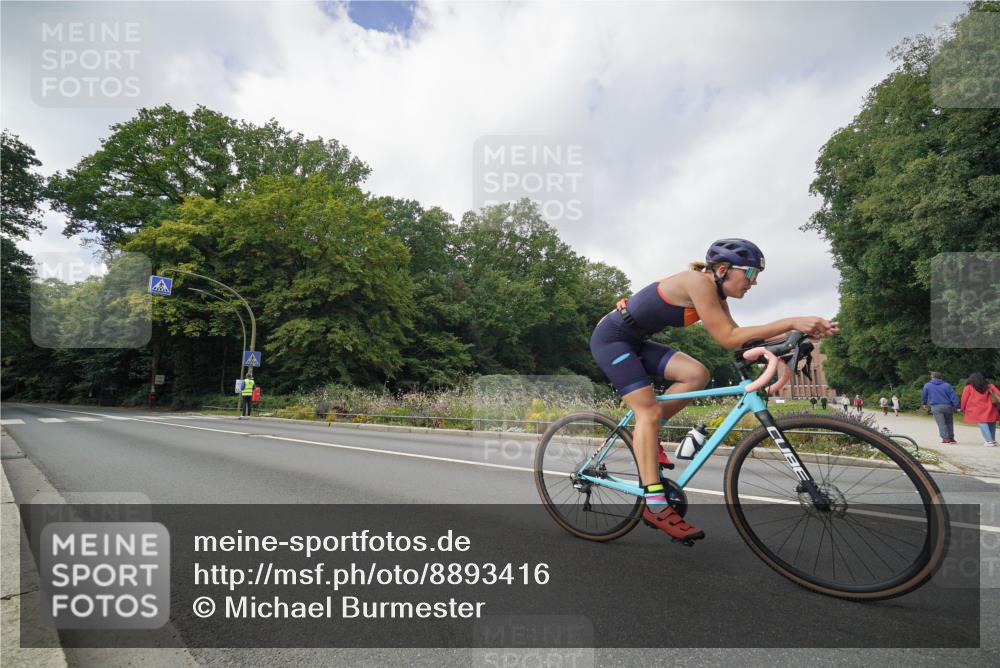 14.09.2025 - Stadtparktriathlon Michael Burmester http://msf.ph/oto/8893416 14.09.2025 11:49:45 Radfahren 1015, 1061, 1098, 1119 meine-sportfotos.de