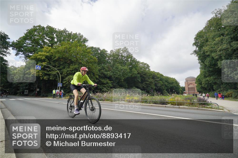 14.09.2025 - Stadtparktriathlon Michael Burmester http://msf.ph/oto/8893417 14.09.2025 11:49:59 Radfahren 979, 1007, 1084, 1103, 1121 meine-sportfotos.de