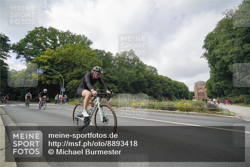 14.09.2025 - Stadtparktriathlon Michael Burmester http://msf.ph/oto/8893418 14.09.2025 11:50:04 Radfahren 958, 979, 1007, 1077, 1084, 1103, 1121 meine-sportfotos.de