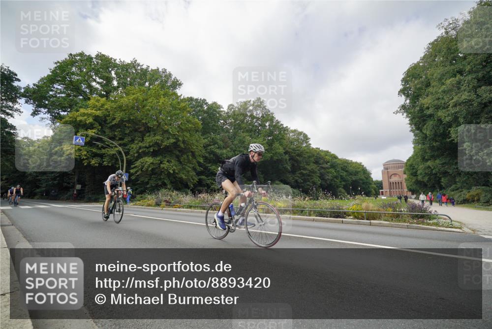 14.09.2025 - Stadtparktriathlon Michael Burmester http://msf.ph/oto/8893420 14.09.2025 11:50:05 Radfahren 935, 958, 979, 1007, 1077, 1084, 1103, 1121 meine-sportfotos.de