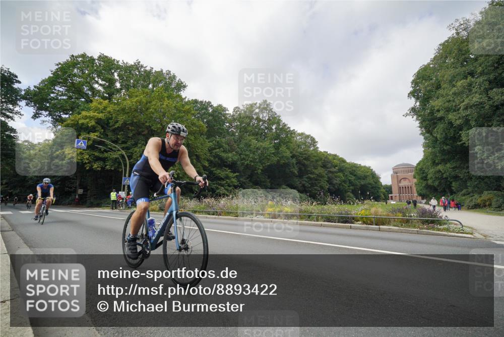 14.09.2025 - Stadtparktriathlon Michael Burmester http://msf.ph/oto/8893422 14.09.2025 11:50:08 Radfahren 935, 958, 969, 978, 979, 1077, 1084, 1103, 1121 meine-sportfotos.de