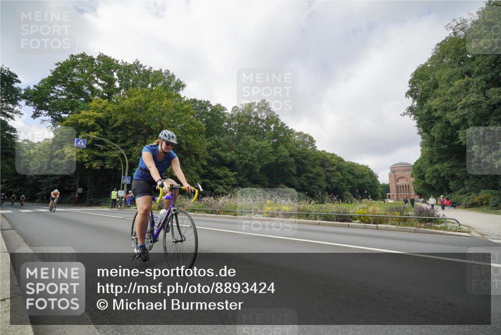 14.09.2025 - Stadtparktriathlon Michael Burmester http://msf.ph/oto/8893424 14.09.2025 11:50:09 Radfahren 935, 958, 969, 978, 979, 1075, 1077, 1084, 1103, 1121 meine-sportfotos.de