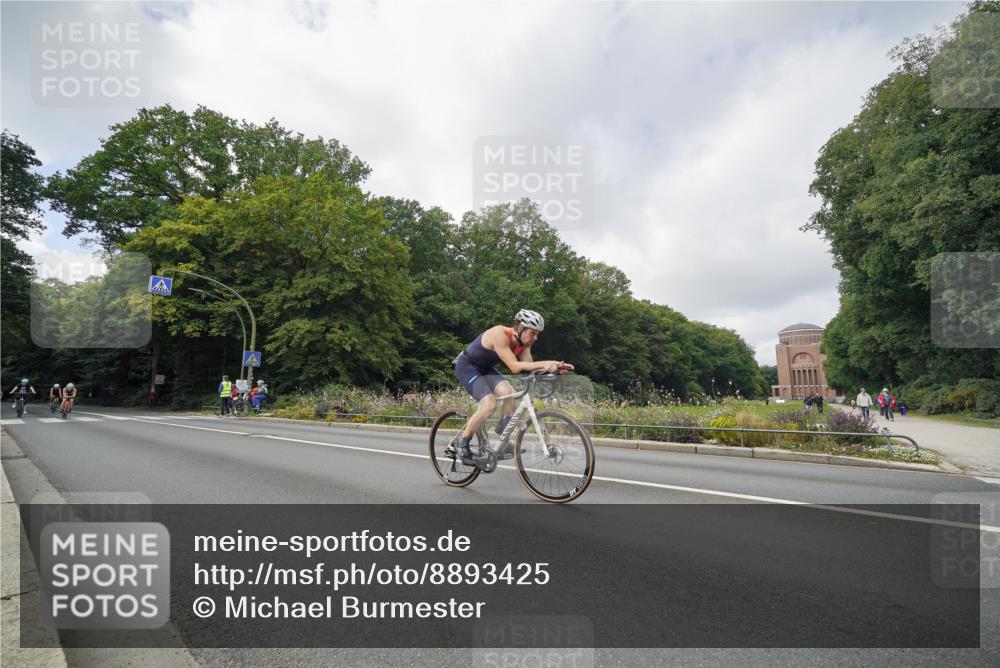 14.09.2025 - Stadtparktriathlon Michael Burmester http://msf.ph/oto/8893425 14.09.2025 11:50:11 Radfahren 935, 958, 969, 978, 1075, 1077, 1084, 1103, 1121 meine-sportfotos.de
