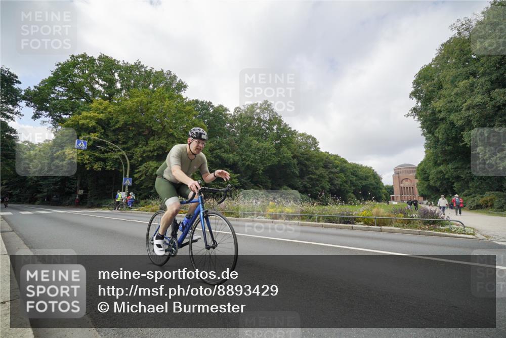 14.09.2025 - Stadtparktriathlon Michael Burmester http://msf.ph/oto/8893429 14.09.2025 11:50:17 Radfahren 934, 935, 969, 978, 1075 meine-sportfotos.de