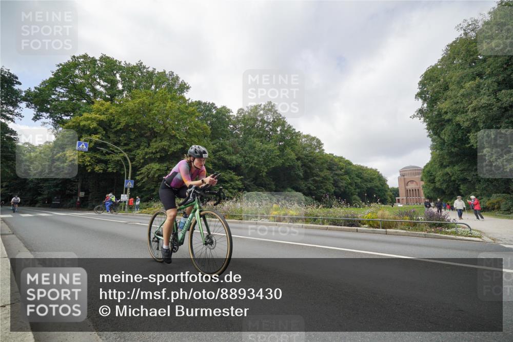 14.09.2025 - Stadtparktriathlon Michael Burmester http://msf.ph/oto/8893430 14.09.2025 11:50:22 Radfahren 934, 1068, 1075 meine-sportfotos.de
