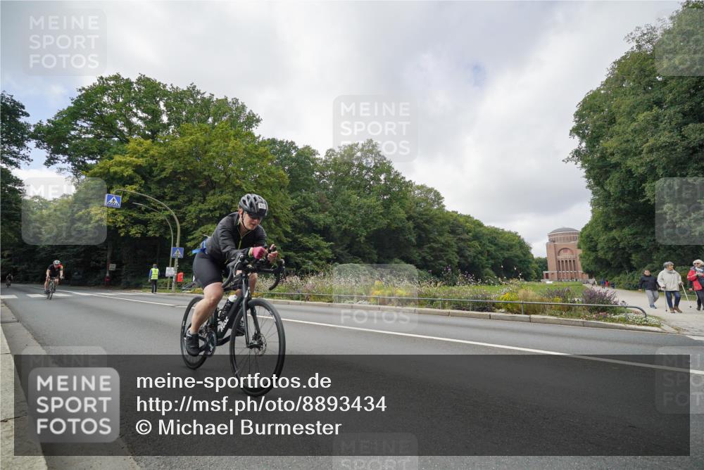 14.09.2025 - Stadtparktriathlon Michael Burmester http://msf.ph/oto/8893434 14.09.2025 11:50:34 Radfahren 941, 970, 990, 1066 meine-sportfotos.de