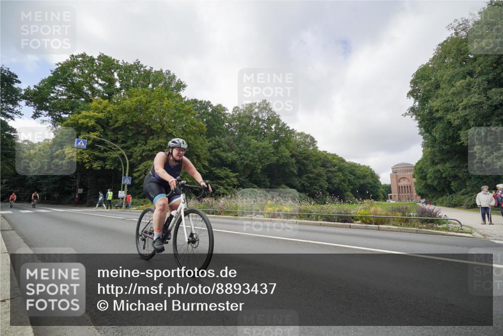 14.09.2025 - Stadtparktriathlon Michael Burmester http://msf.ph/oto/8893437 14.09.2025 11:50:40 Radfahren 970, 986, 990, 1066, 1109 meine-sportfotos.de