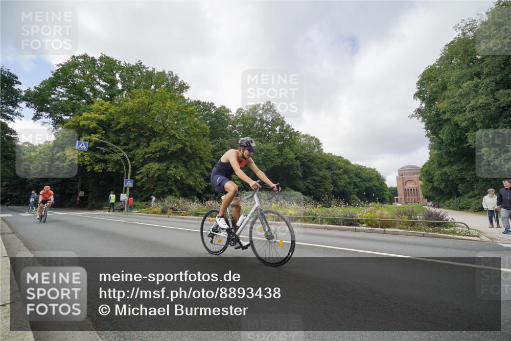 14.09.2025 - Stadtparktriathlon Michael Burmester http://msf.ph/oto/8893438 14.09.2025 11:50:44 Radfahren 986, 990, 1029, 1109 meine-sportfotos.de
