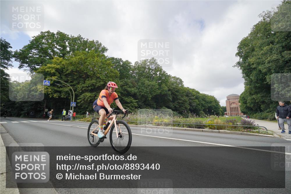 14.09.2025 - Stadtparktriathlon Michael Burmester http://msf.ph/oto/8893440 14.09.2025 11:50:45 Radfahren 986, 990, 1029, 1109 meine-sportfotos.de