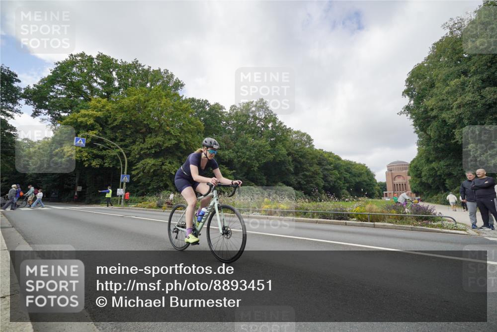14.09.2025 - Stadtparktriathlon Michael Burmester http://msf.ph/oto/8893451 14.09.2025 11:51:04 Radfahren 926, 936, 1000, 1027, 1059, 1097 meine-sportfotos.de