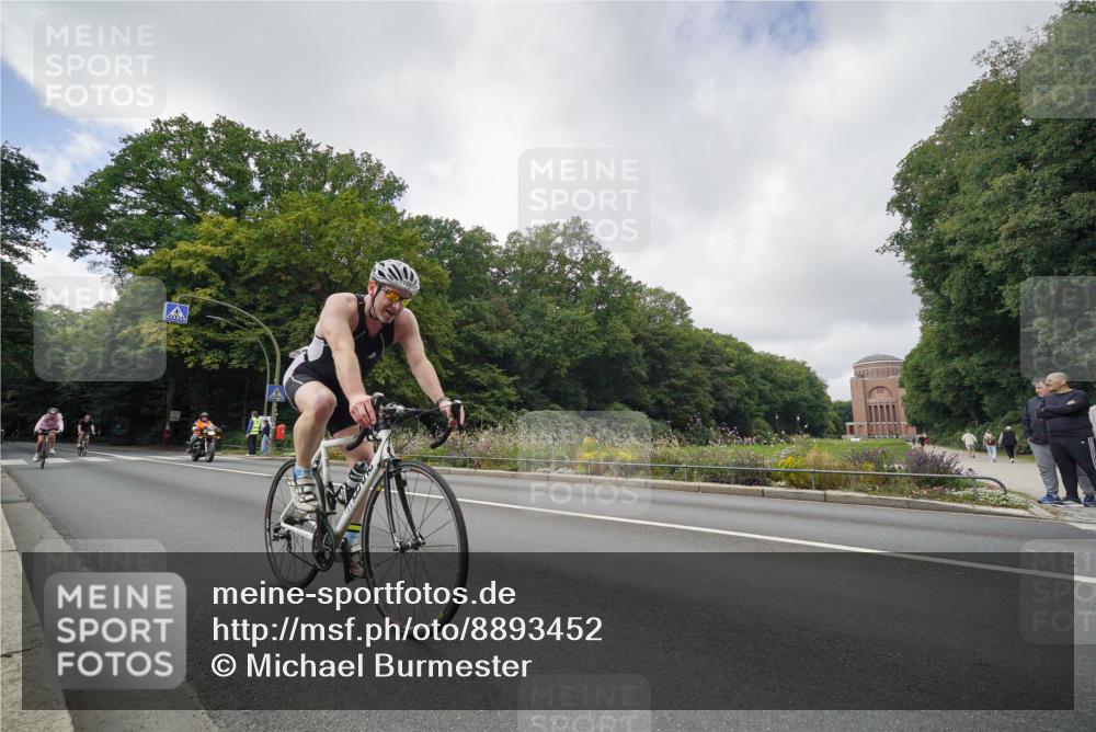 14.09.2025 - Stadtparktriathlon Michael Burmester http://msf.ph/oto/8893452 14.09.2025 11:51:12 Radfahren 962, 974, 976, 1097, 1101 meine-sportfotos.de