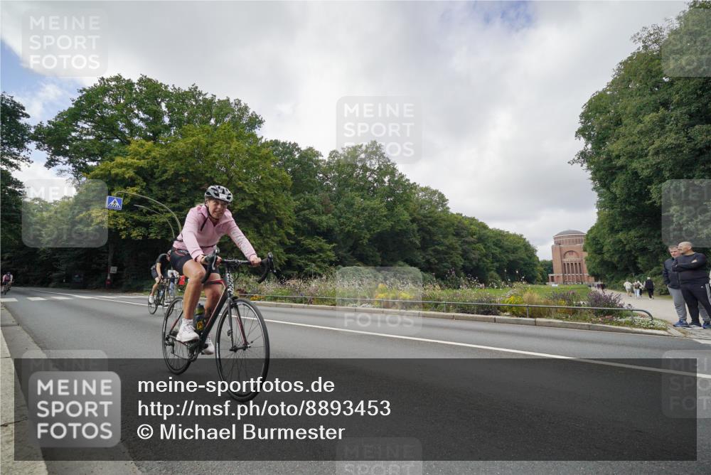 14.09.2025 - Stadtparktriathlon Michael Burmester http://msf.ph/oto/8893453 14.09.2025 11:51:14 Radfahren 962, 974, 976, 1083, 1097, 1101 meine-sportfotos.de