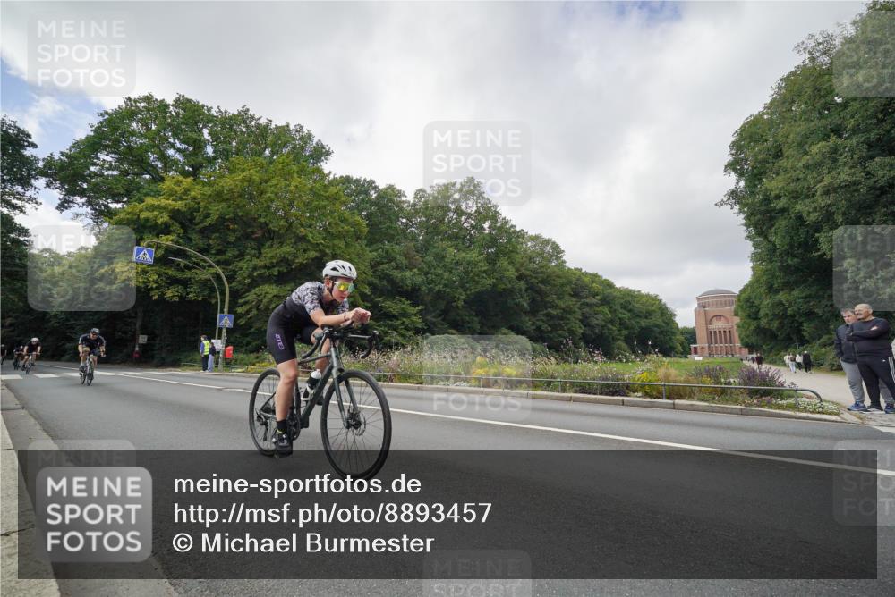 14.09.2025 - Stadtparktriathlon Michael Burmester http://msf.ph/oto/8893457 14.09.2025 11:51:20 Radfahren 962, 974, 976, 994, 1040, 1043, 1057, 1080, 1083, 1101 meine-sportfotos.de