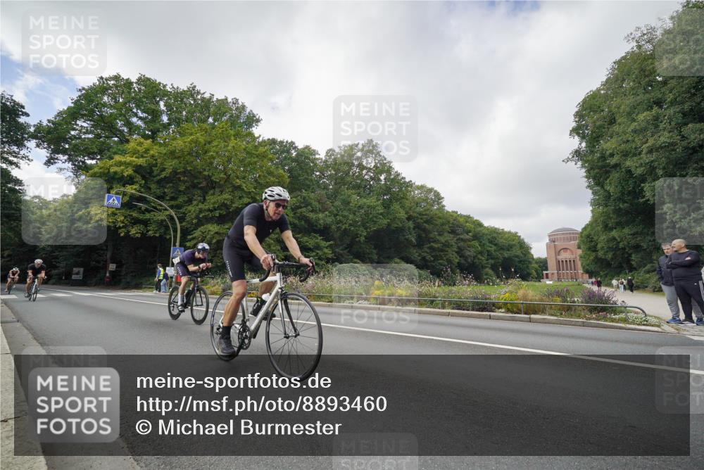 14.09.2025 - Stadtparktriathlon Michael Burmester http://msf.ph/oto/8893460 14.09.2025 11:51:23 Radfahren 962, 976, 994, 1040, 1043, 1057, 1080, 1083 meine-sportfotos.de