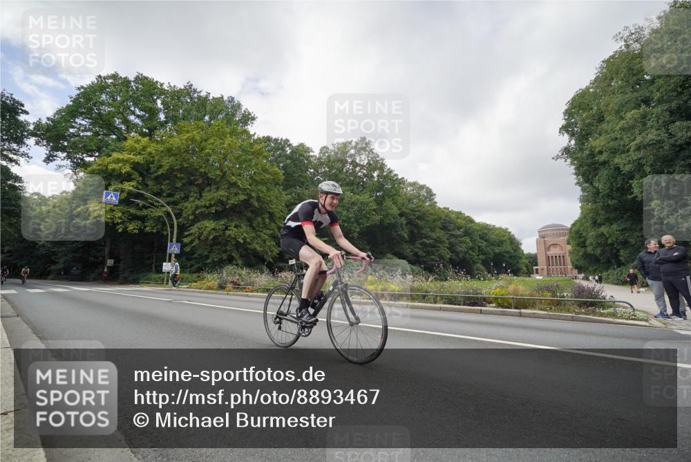 14.09.2025 - Stadtparktriathlon Michael Burmester http://msf.ph/oto/8893467 14.09.2025 11:51:41 Radfahren 961, 985, 1051, 1079, 1102 meine-sportfotos.de