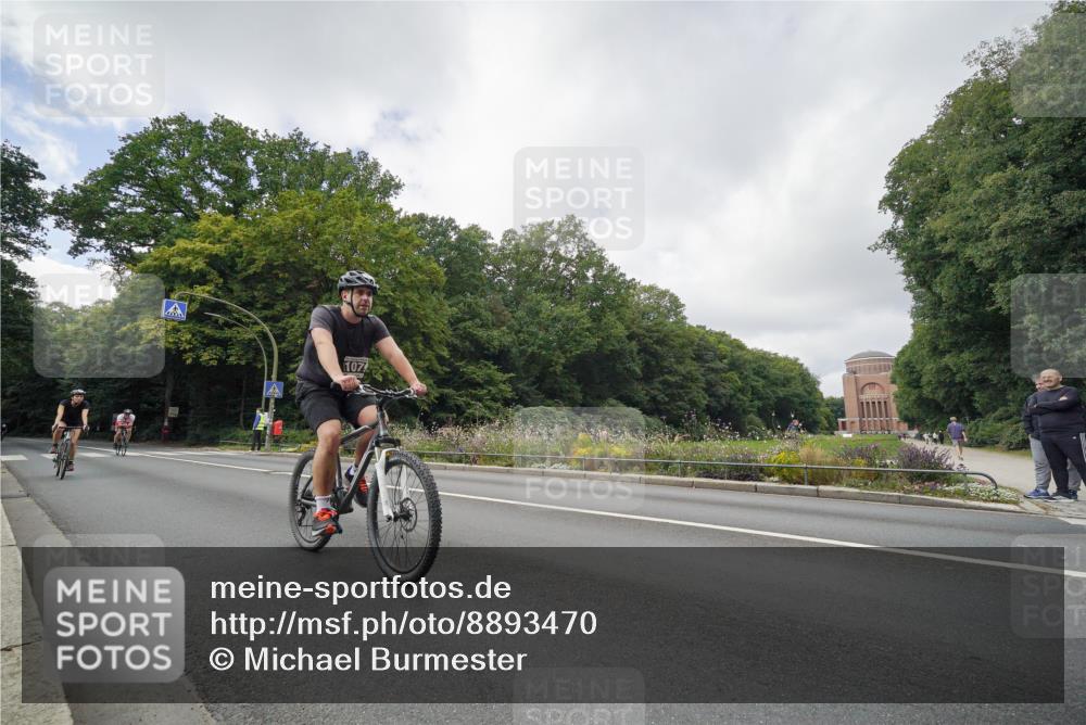 14.09.2025 - Stadtparktriathlon Michael Burmester http://msf.ph/oto/8893470 14.09.2025 11:51:47 Radfahren 961, 985, 1051, 1079, 1102 meine-sportfotos.de