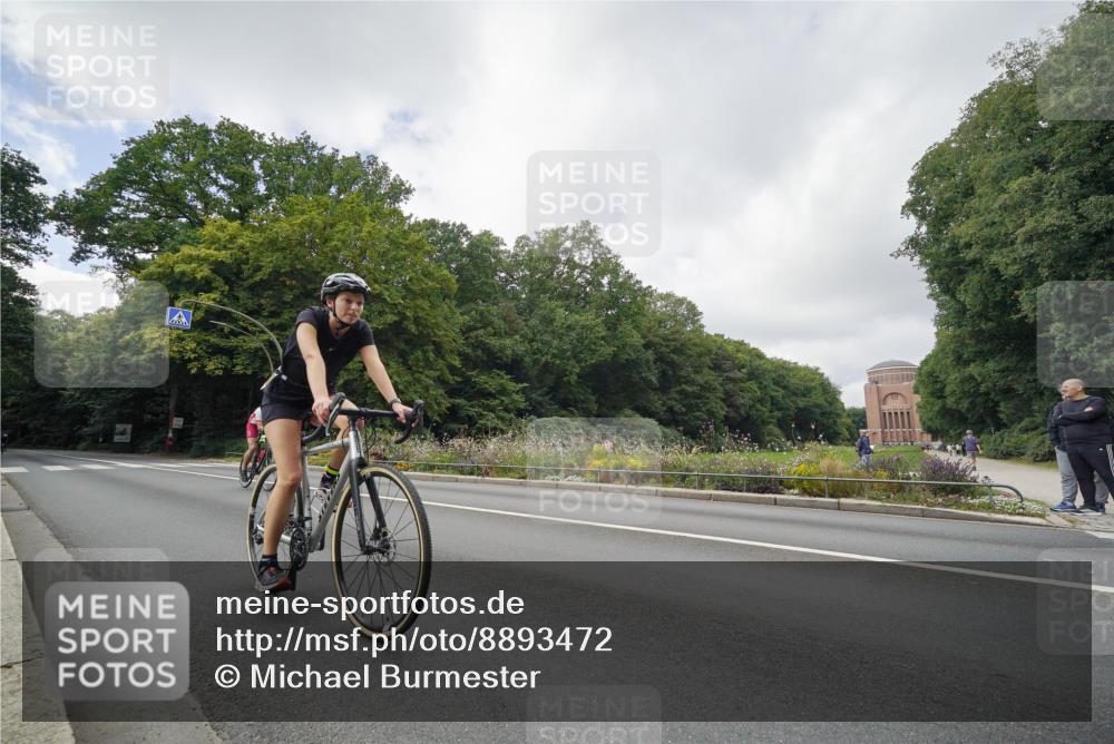14.09.2025 - Stadtparktriathlon Michael Burmester http://msf.ph/oto/8893472 14.09.2025 11:51:48 Radfahren 961, 985, 1011, 1079, 1102 meine-sportfotos.de