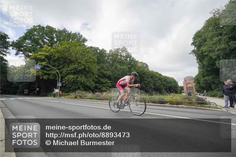 14.09.2025 - Stadtparktriathlon Michael Burmester http://msf.ph/oto/8893473 14.09.2025 11:51:49 Radfahren 961, 985, 1011, 1079, 1102 meine-sportfotos.de