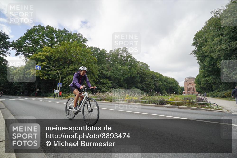 14.09.2025 - Stadtparktriathlon Michael Burmester http://msf.ph/oto/8893474 14.09.2025 11:51:56 Radfahren 1005, 1011 meine-sportfotos.de