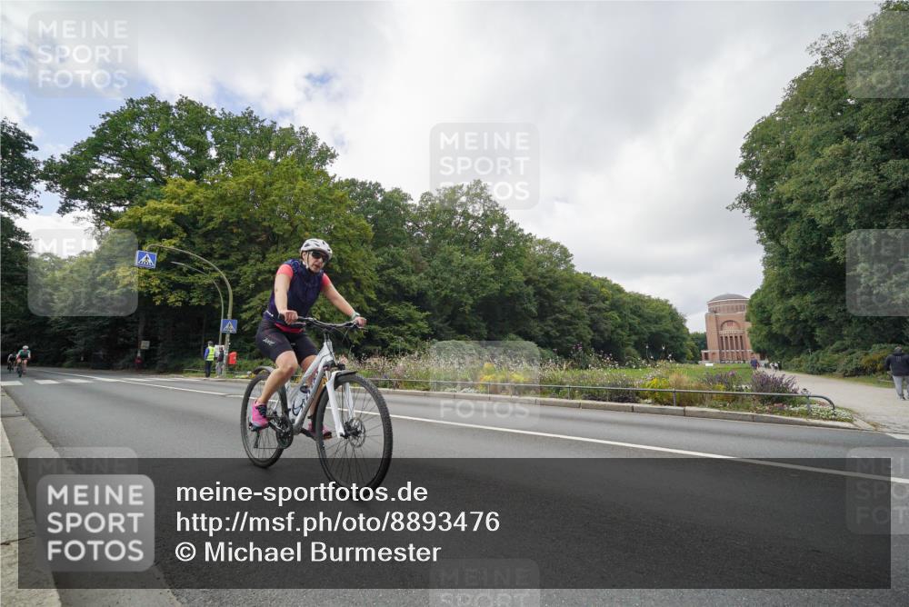 14.09.2025 - Stadtparktriathlon Michael Burmester http://msf.ph/oto/8893476 14.09.2025 11:52:02 Radfahren 947, 1005, 1011, 1115 meine-sportfotos.de