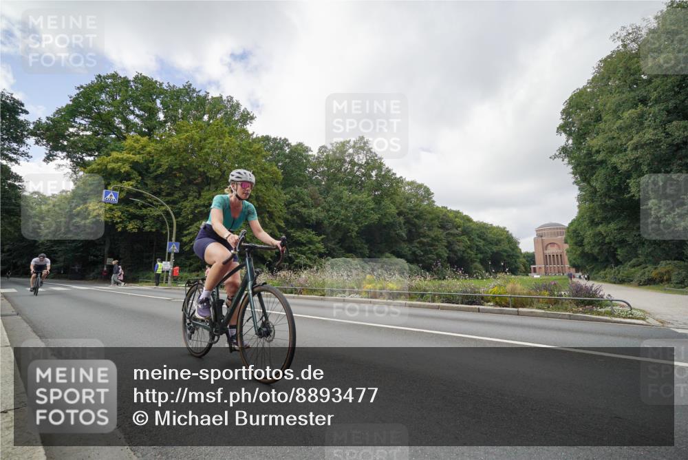 14.09.2025 - Stadtparktriathlon Michael Burmester http://msf.ph/oto/8893477 14.09.2025 11:52:06 Radfahren 925, 947, 1005, 1115 meine-sportfotos.de