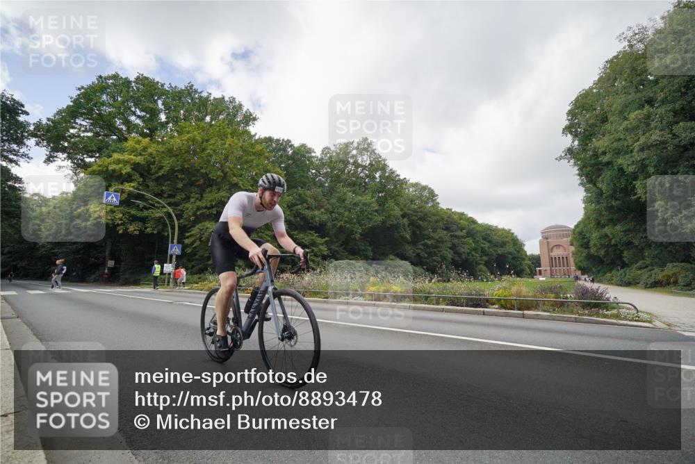 14.09.2025 - Stadtparktriathlon Michael Burmester http://msf.ph/oto/8893478 14.09.2025 11:52:08 Radfahren 925, 947, 1005, 1115 meine-sportfotos.de