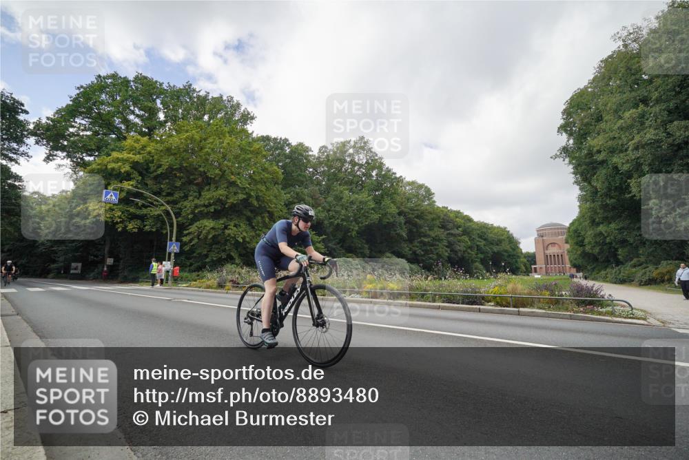 14.09.2025 - Stadtparktriathlon Michael Burmester http://msf.ph/oto/8893480 14.09.2025 11:52:15 Radfahren 925, 932, 989, 1020, 1078, 1094 meine-sportfotos.de