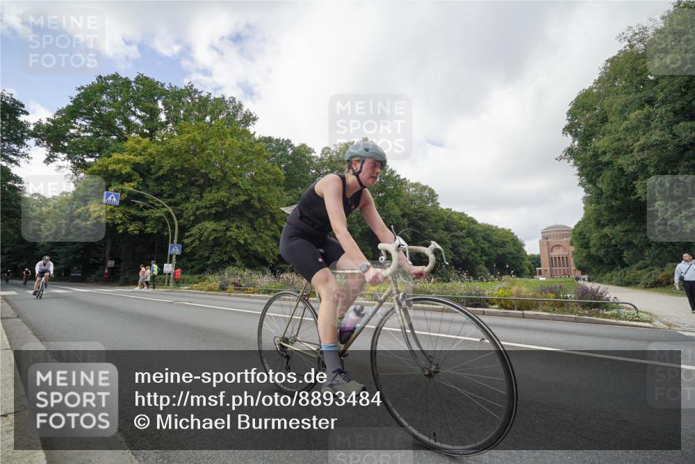 14.09.2025 - Stadtparktriathlon Michael Burmester http://msf.ph/oto/8893484 14.09.2025 11:52:22 Radfahren 932, 982, 989, 1020, 1078, 1094, 1107 meine-sportfotos.de
