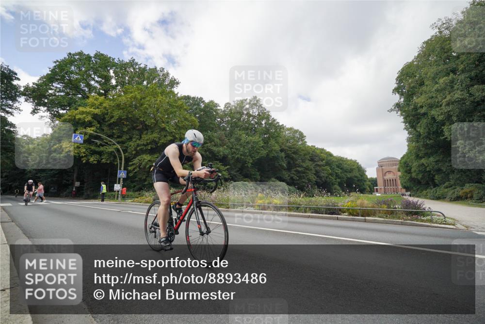 14.09.2025 - Stadtparktriathlon Michael Burmester http://msf.ph/oto/8893486 14.09.2025 11:52:26 Radfahren 932, 982, 989, 1020, 1054, 1078, 1094, 1107 meine-sportfotos.de