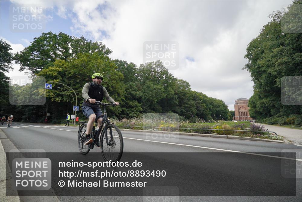 14.09.2025 - Stadtparktriathlon Michael Burmester http://msf.ph/oto/8893490 14.09.2025 11:52:35 Radfahren 938, 1048, 1054, 1067, 1117 meine-sportfotos.de